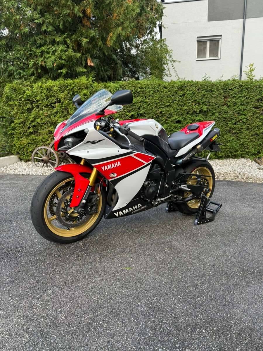Yamaha R1 (2012)